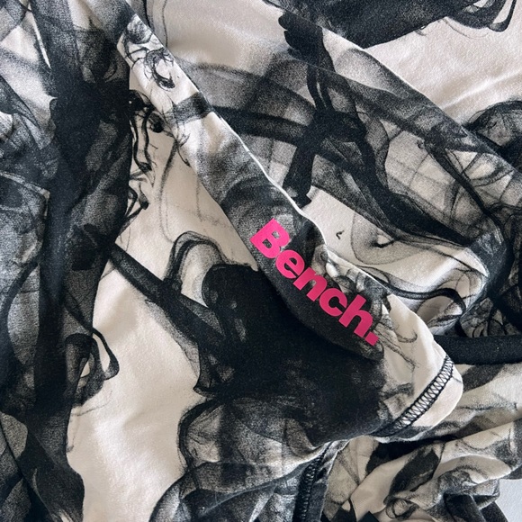 Bench Patterned Asymmetrical Top - Picture 4 of 6